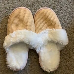 Like New Fuzzy Slippers